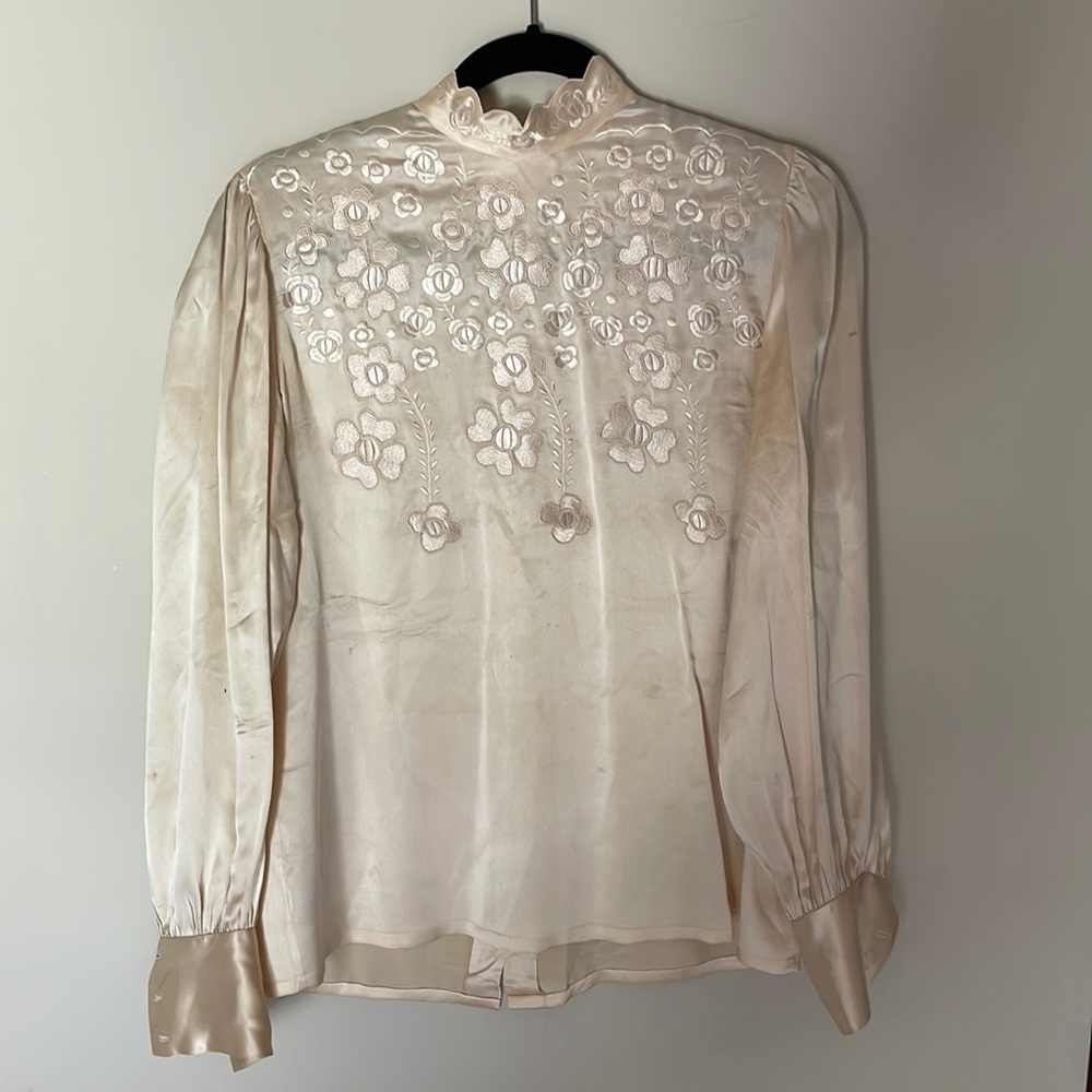 Vintage Downton Abbey chic silk blouse SAKS blouse. Amazing details.
